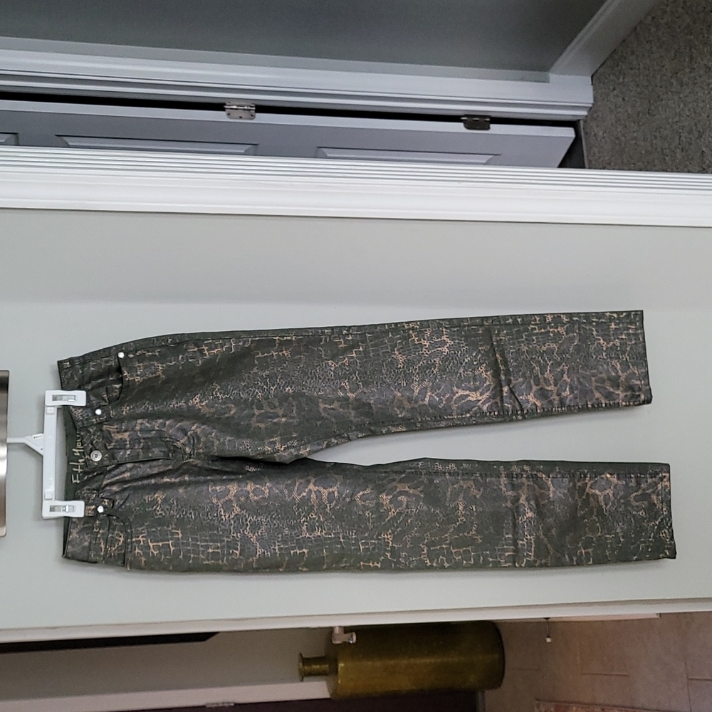 Ethyi Classic Size 2 Faux Snakeskin Pants